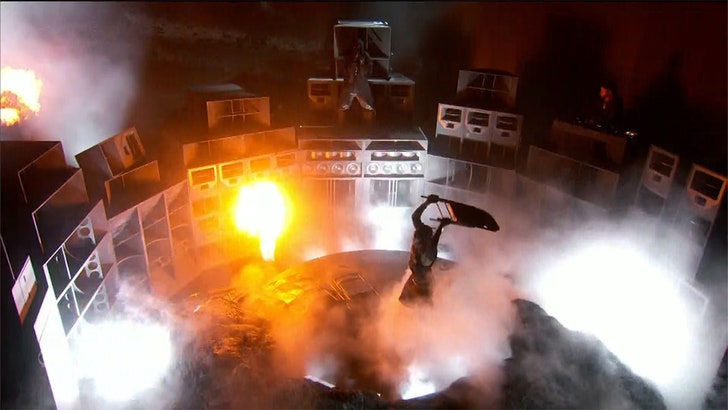 Travis Scott Appears to Throw Match Throughout Grammys Efficiency After Newest Loss