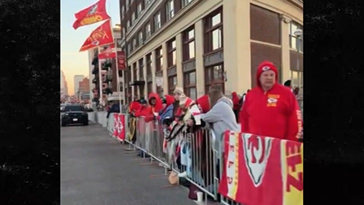 Chiefs Followers Already Lining Streets For SB Parade, Potential Taylor Swift Glimpse