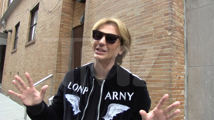 ‘Foodgod’ Jonathan Cheban Roasts Fontainebleau Nachos, Provides Companies