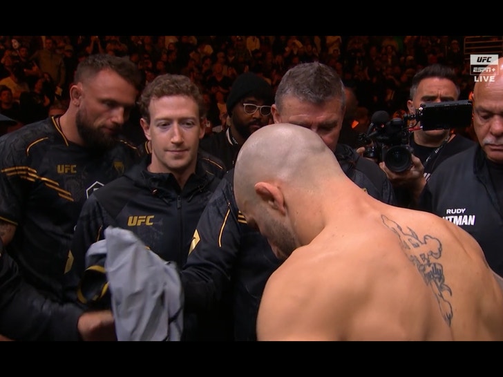 Mark Zuckerberg In Alex Volkanovski’s Nook At UFC 298, Share Pre-Combat Hug