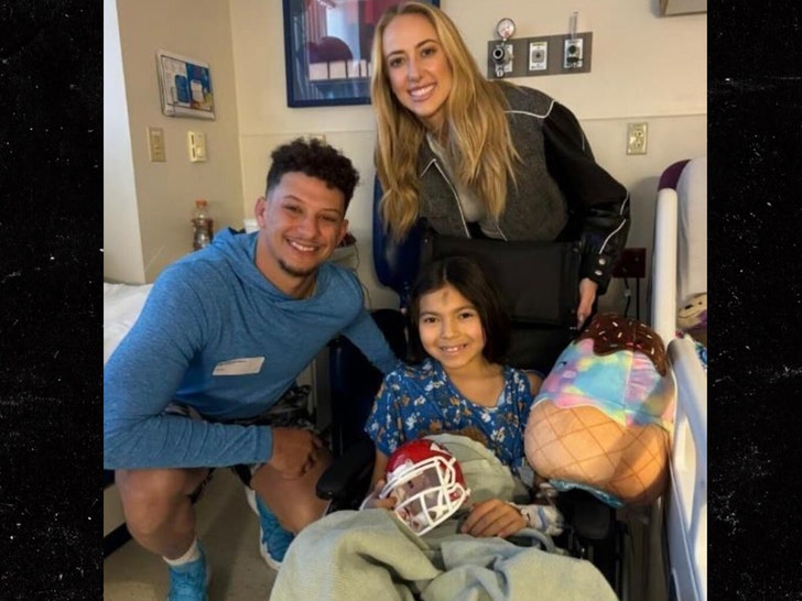 Patrick & Brittany Mahomes Go to Kids’s Hospital After Taking pictures, Sit W/ Victims