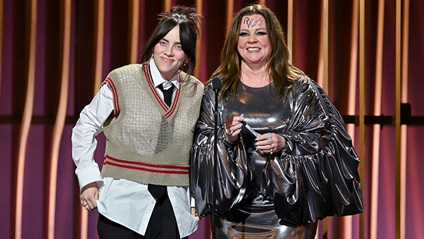 Billie Eilish Hilariously Signs Melissa McCarthy’s Face at SAG Awards: Watch