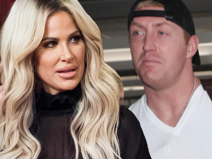 Kim Zolciak Thinks Kroy Biermann is Leaking to the Press in Divorce Case