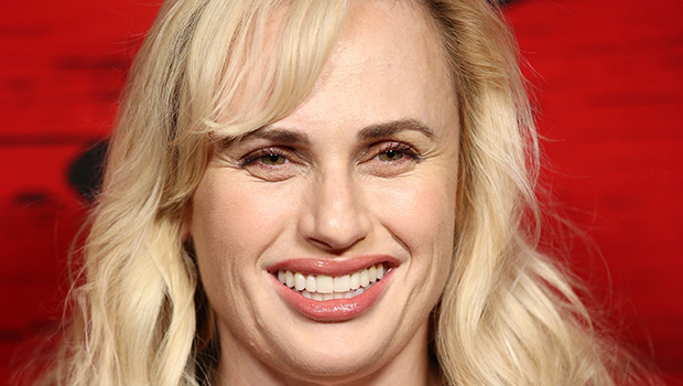 Rebel Wilson & Taylor Swift’s Dad, Scott, Sing Duet at Sydney Eras Tour Concert: Watch