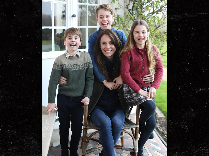 Kate Middleton Restoration Photograph with Children Launched for UK Mom’s Day