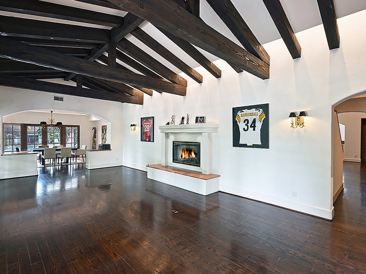 Ex-NFL Participant Promoting Richard Pryor’s Former House For Over $4M