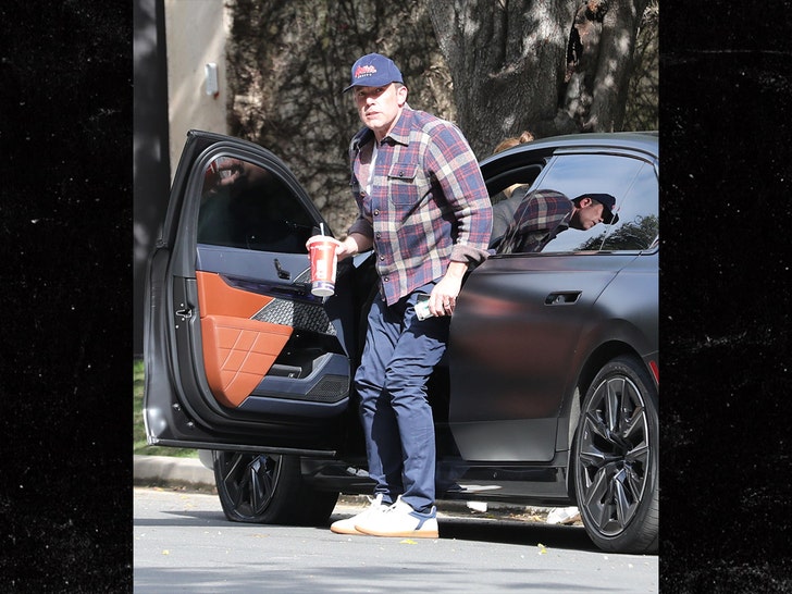 Jennifer Lopez and Ben Affleck’s Romantic Afternoon Halted By Flat Tire