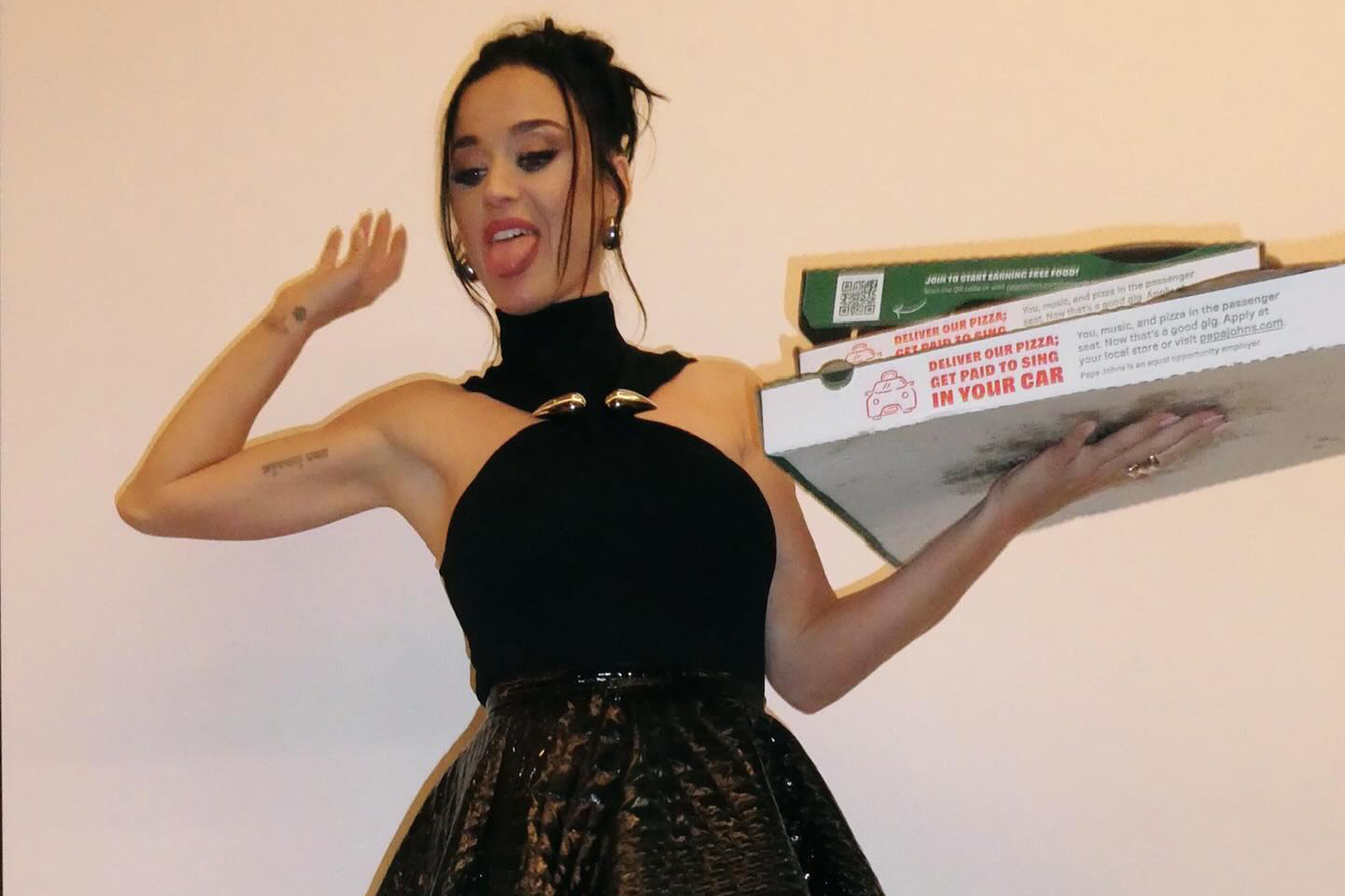 Katy Perry recovers with pizza and extra star snaps