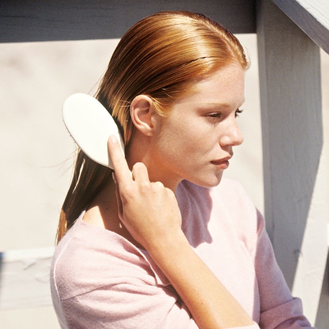 Frizz-Free All Summer: The Best Hair Care for Humid Day