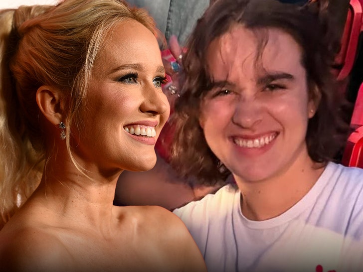 Anna Camp Defends 18-12 months Age Hole with New Girlfriend