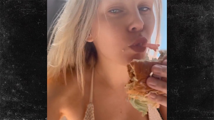 Courtney Stodden Chows Down on Veggie Burger in Tiny Bikini