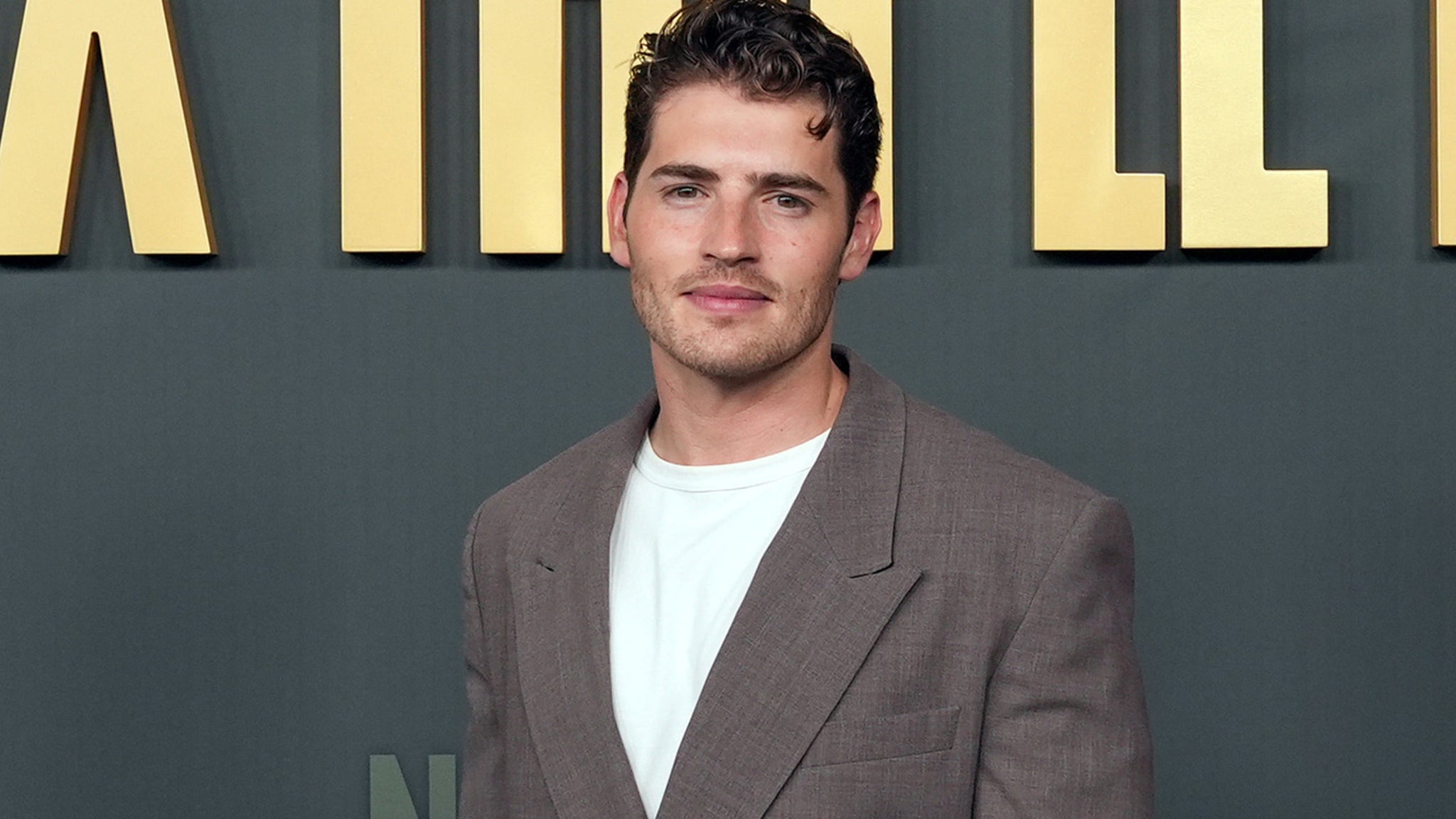 Gregg Sulkin on ‘Keyboard Warriors,’ Bridgerton & Returning To Wizards of Waverly Place