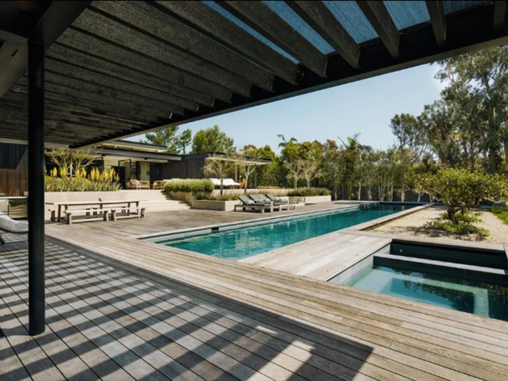 ‘X-Recordsdata’ Star David Duchovny Sells Malibu House for $11M