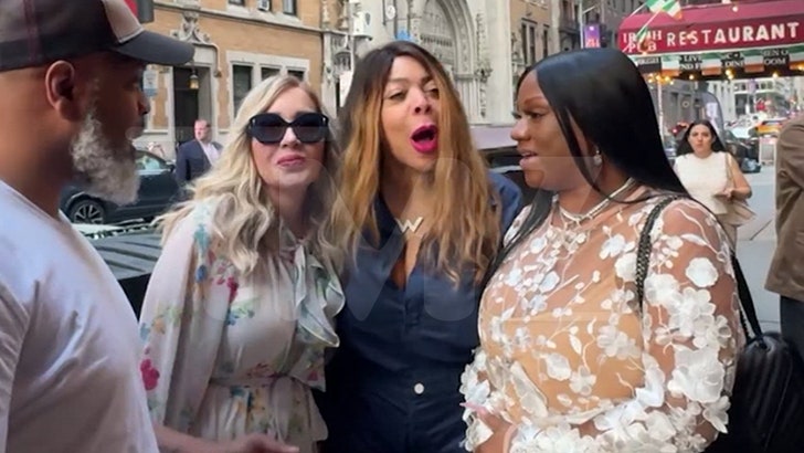 Wendy Williams Meets Up With Pals for Girls’ Evening in New York Metropolis