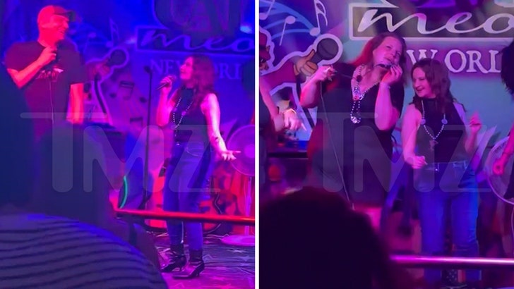 Gypsy Rose Struggles Throughout Karaoke with Ken Urker, Crushes Songs with Group of Girls