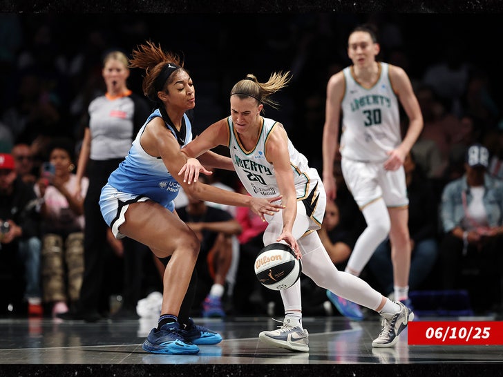 Vanessa Bryant, Coco Gauff Sit Courtside For Angel Reese Vs. Sabrina Ionescu Matchup