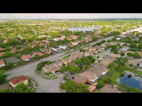 🏡 Beautiful 3 Bedroom, 2.5 Bathroom Two-Story Home in Pelican Bay for Sale!