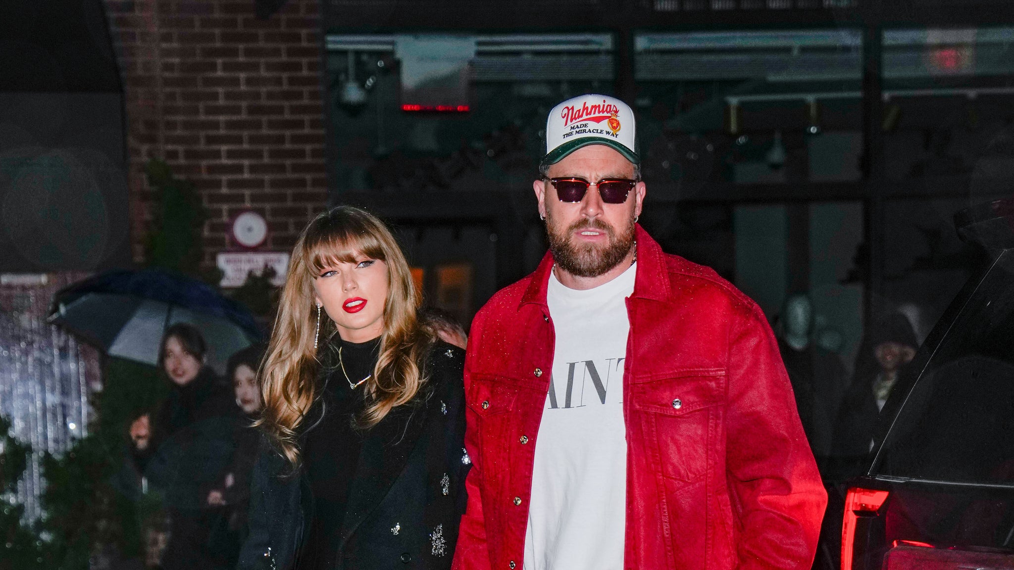 Travis Kelce Jokes He Wears ‘Nothing However a Tie’ When Taylor Swift ‘Comes House’