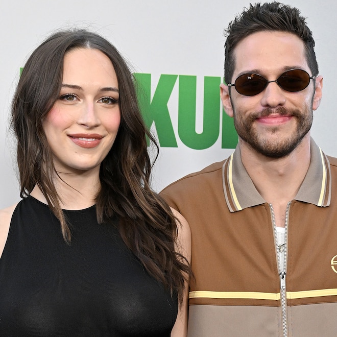 Pete Davidson’s Pregnant Girlfriend Elsie Hewitt Shows Off Baby Bump