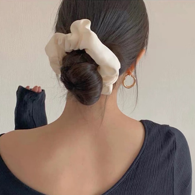 Flat Hair? Try the Big Hair Scrunchie Bun Trend with XXL Scrunchies