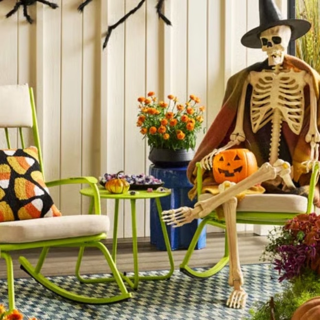 Wayfair’s Weekend Sale Has up to 80% off Rugs, Mirrors, Pillows + More