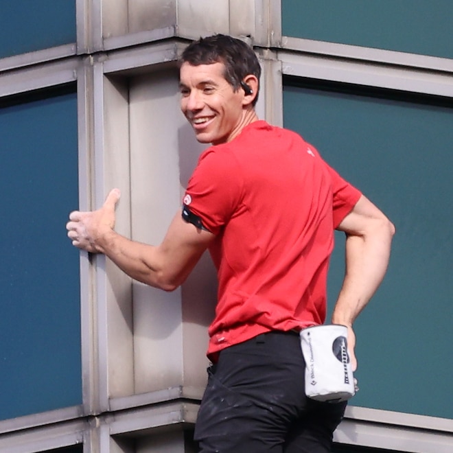 Alex Honnold Reveals His Playlist During Taipei Skyscraper Climb