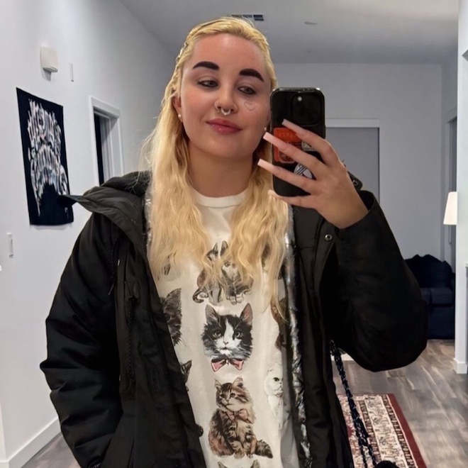 Amanda Bynes Debuts New “Trap Star” Tattoo & Blue Lipstick