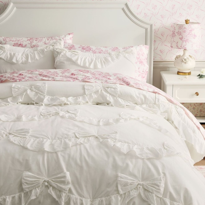 Valentine’s Day Bedding Ideas for a Cozy, Romantic Bedroom