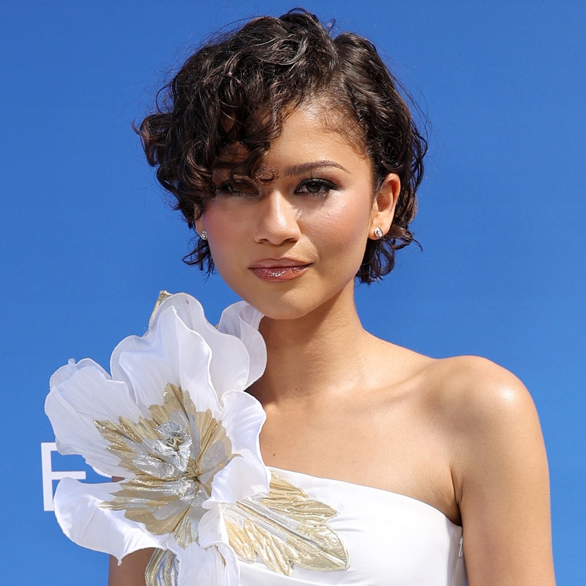 Zendaya Wears Bridal White, Multiple Gold Rings Amid Marriage News