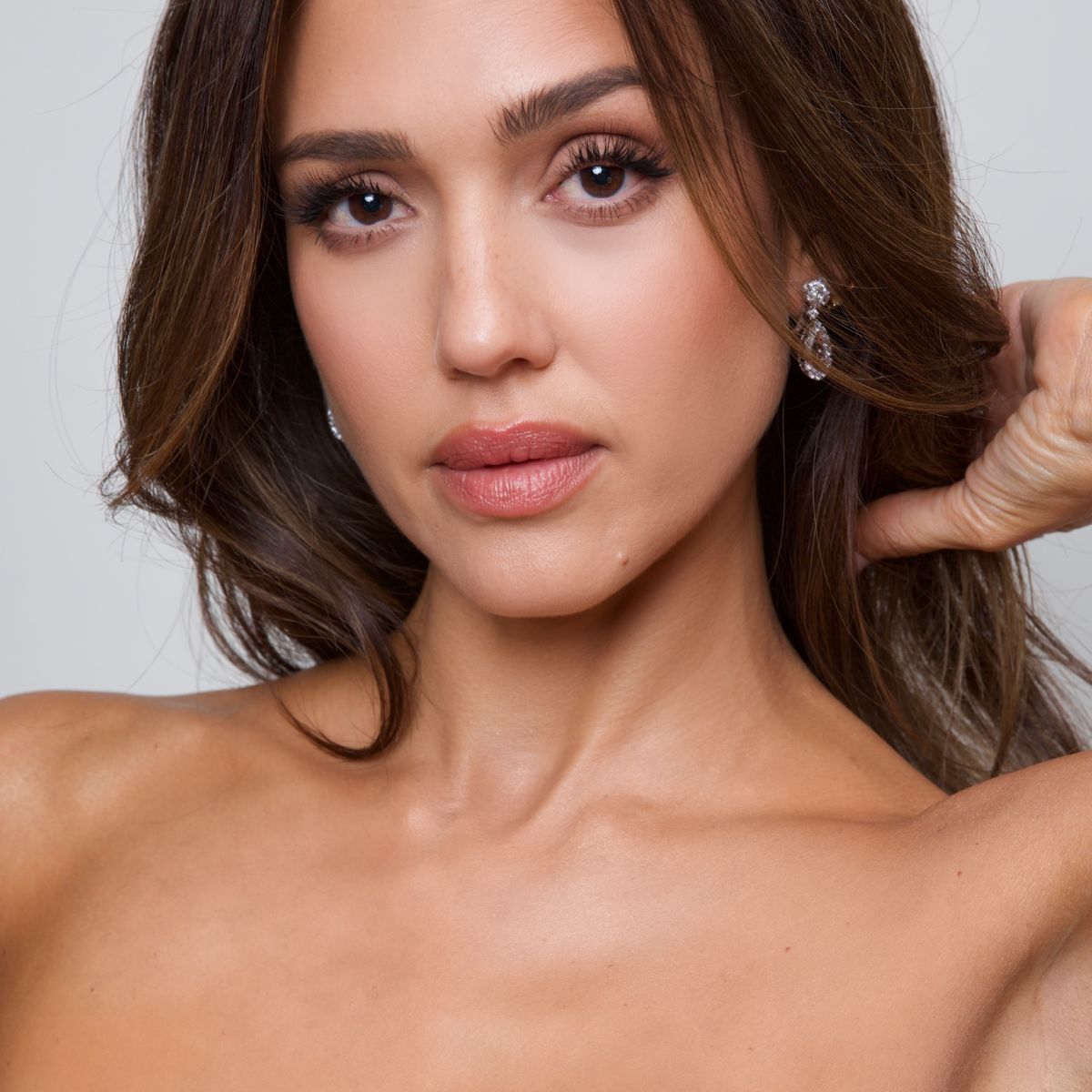 How To Get Jessica Alba’s Chic Big Blowout, According to Her Stylist