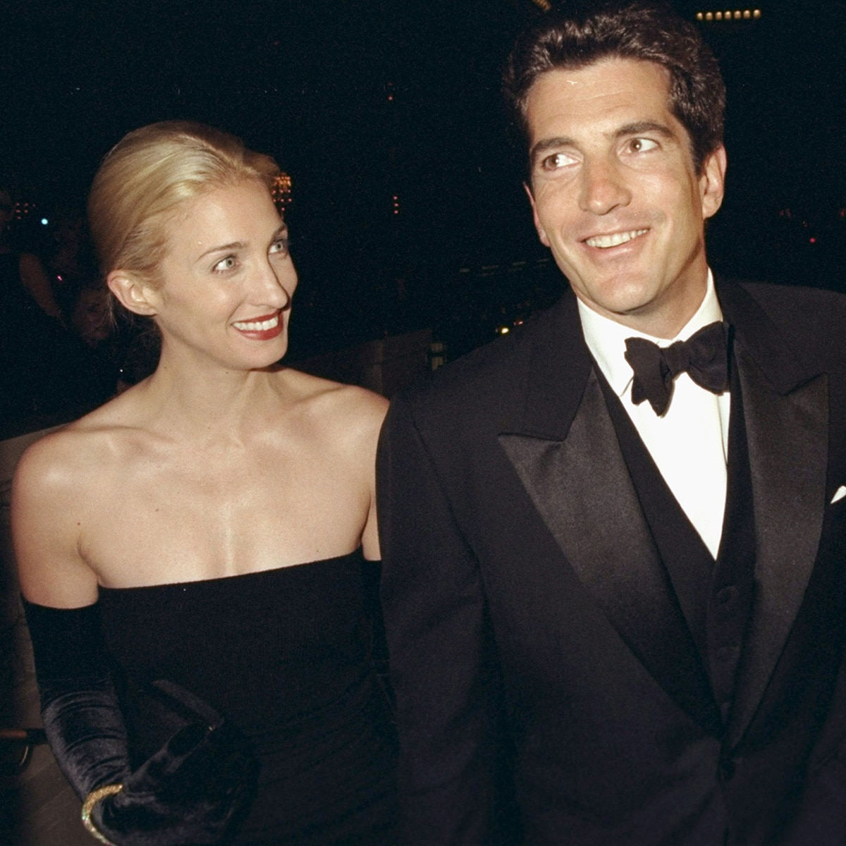 How John F. Kennedy Jr. & Carolyn Bessette Pulled Off a Secret Wedding