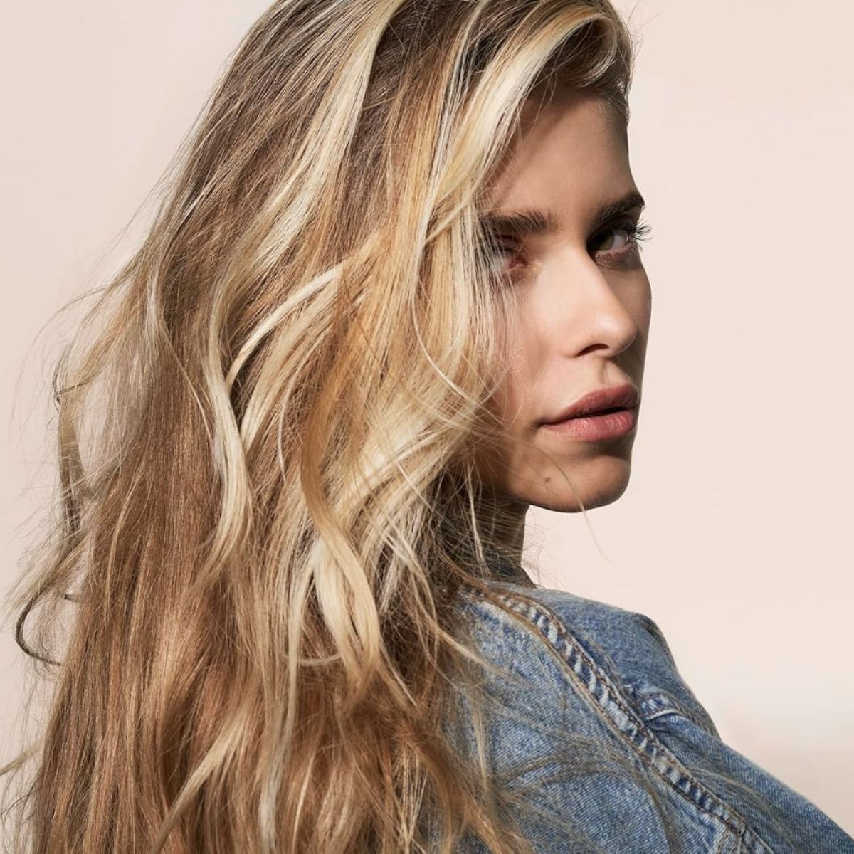 Get the Perfect ’90s Blonde Hair with Tips from Celebrity Colorists