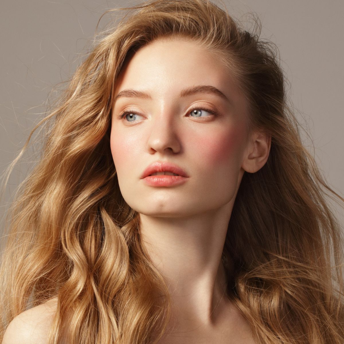 How a Celebrity Hair Stylist Styles a Side Part in 2026