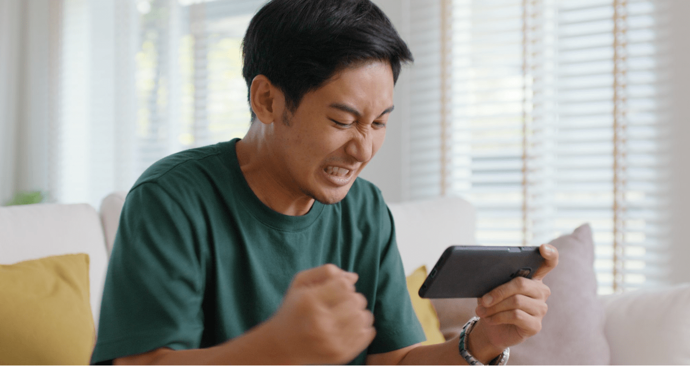 How Rewarding Gameplay Shapes Engagement in a Social Casino Platform