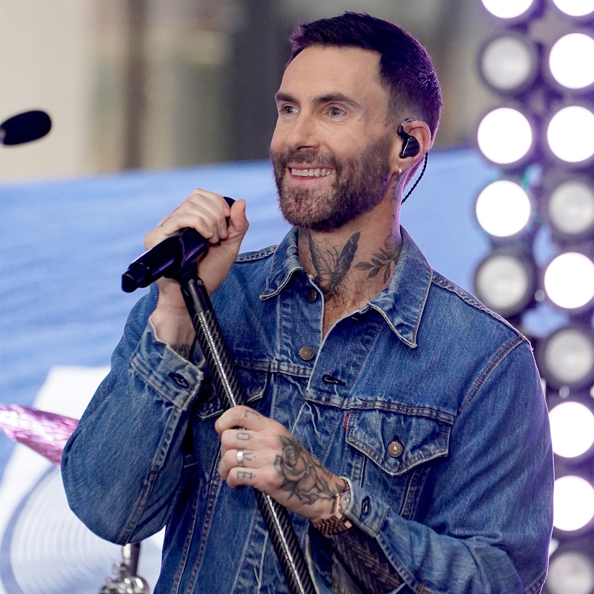 Adam Levine Looks So Different After Shaving His Beard Off