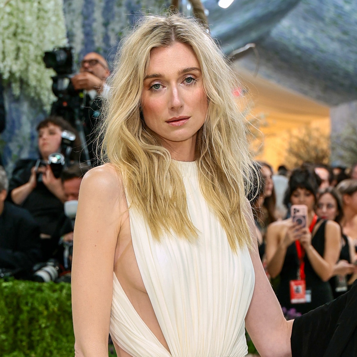 Elizabeth Debicki’s Historic Tiara Is the Crowning Touch at Met Gala