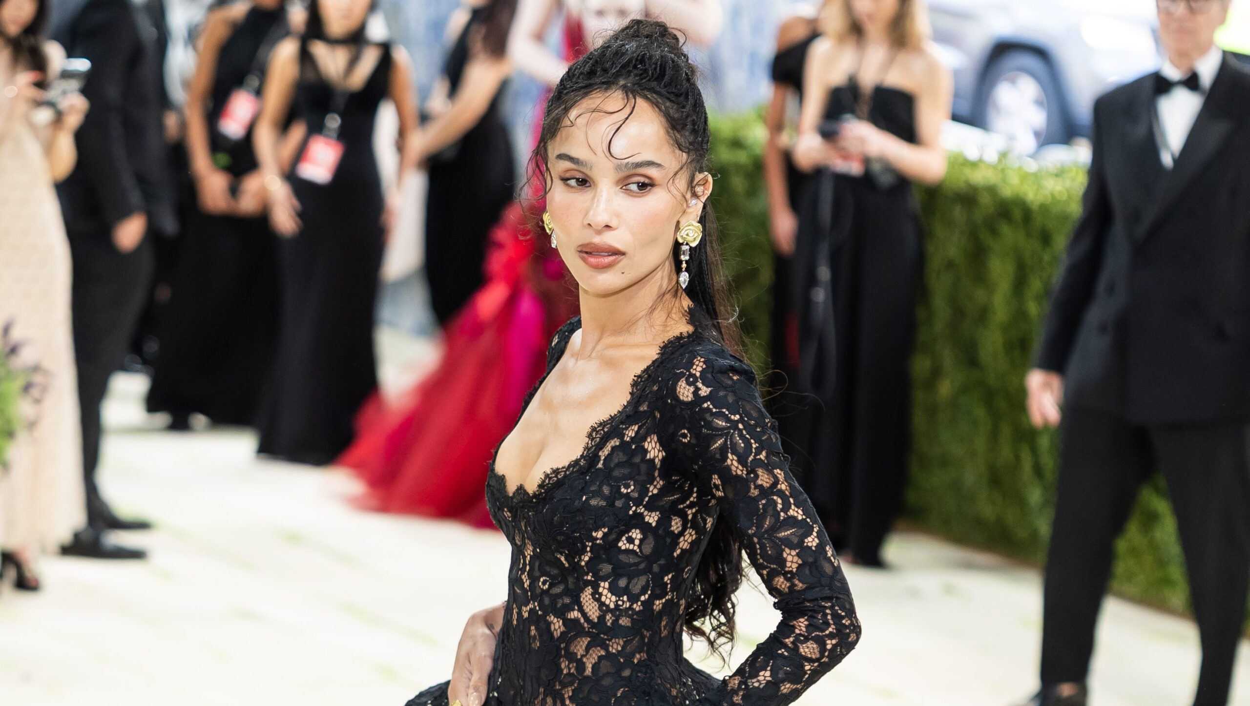 Zoe Kravitz Got Flowers From Harry Styles. The Real Wedding Stress Test Is Just Beginning.
