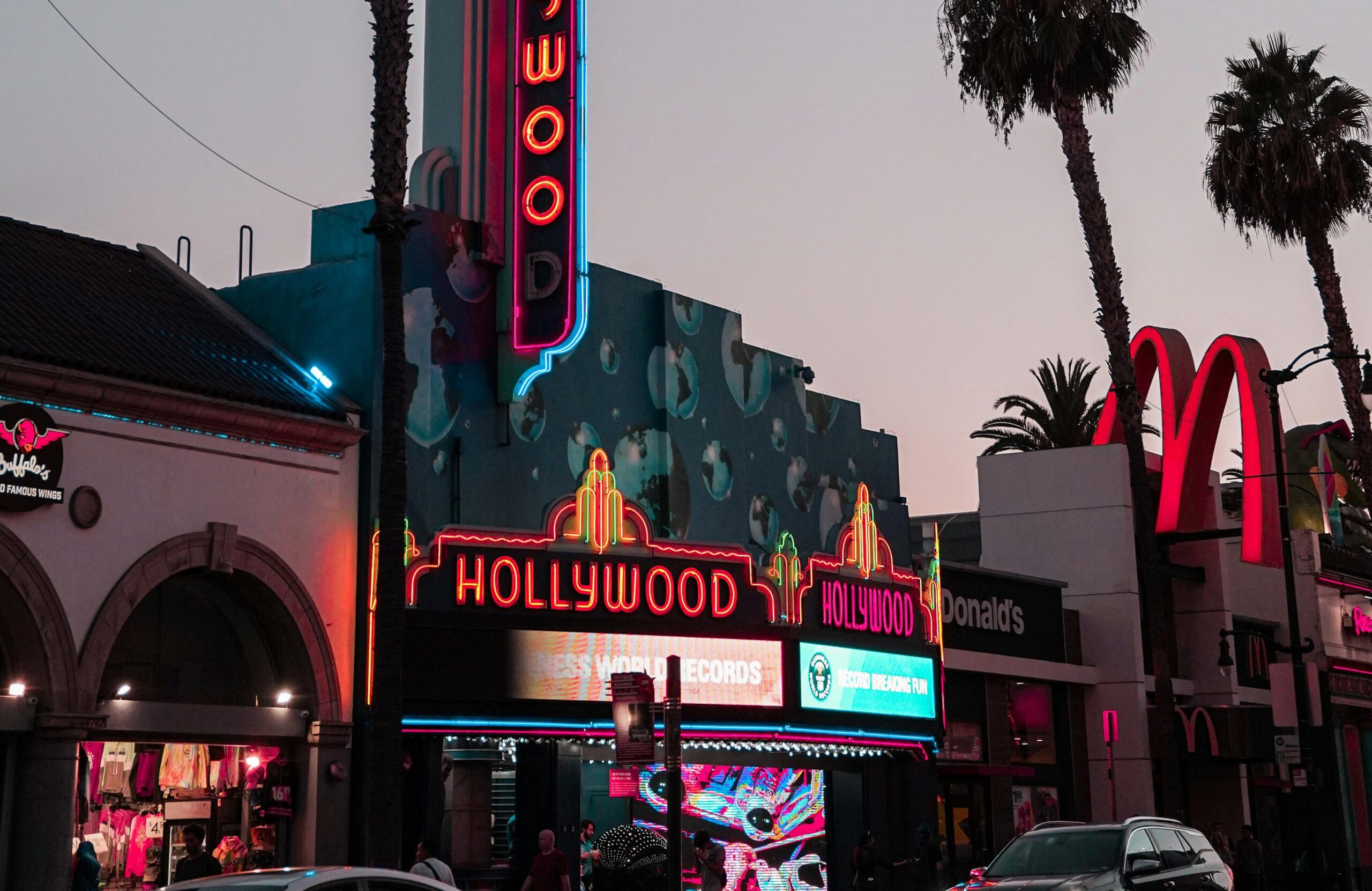 How To Create a Hollywood Experience With Online Casinos