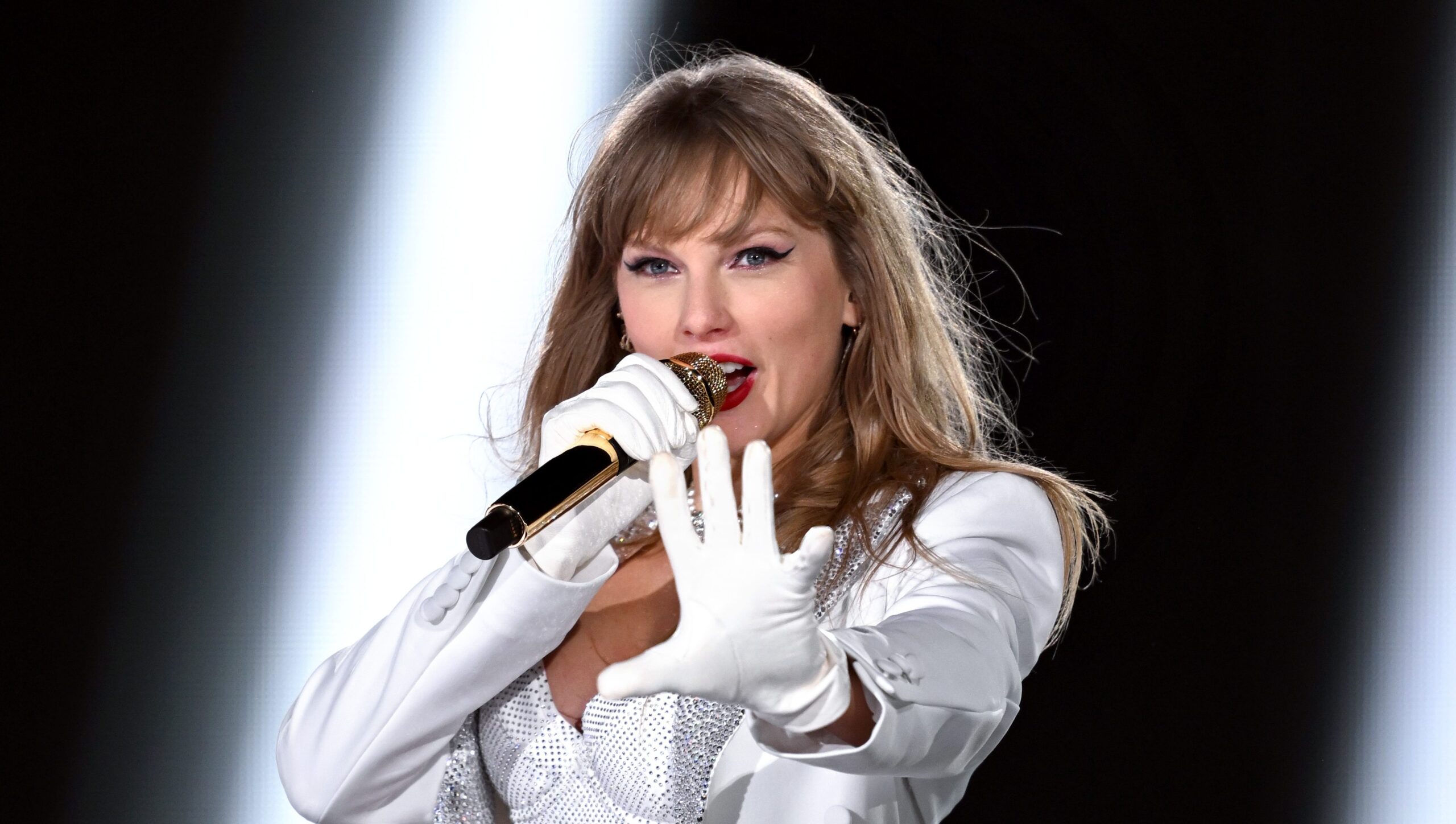What Does Taylor Swift’s Wedding Dress Look Like?