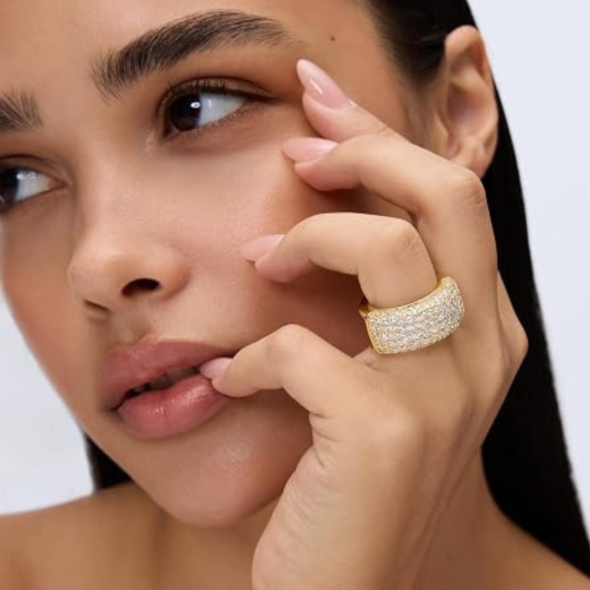 We Finally Found a Chic and Affordable Oura Ring Cover Under $50