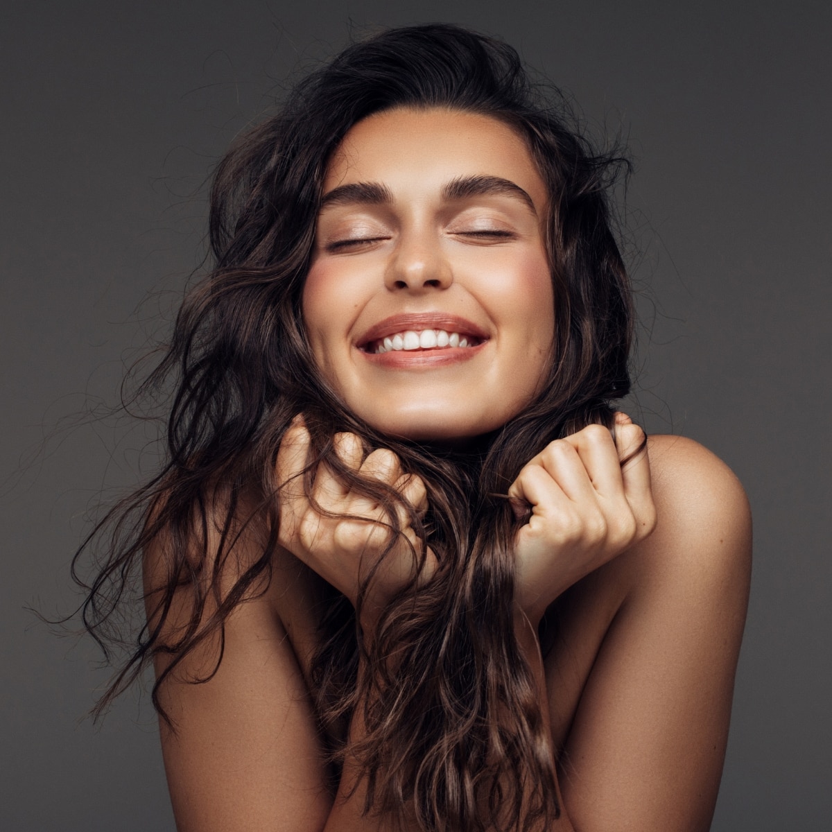 These Are the Most Flattering Hairstyles & Cuts for Square Faces