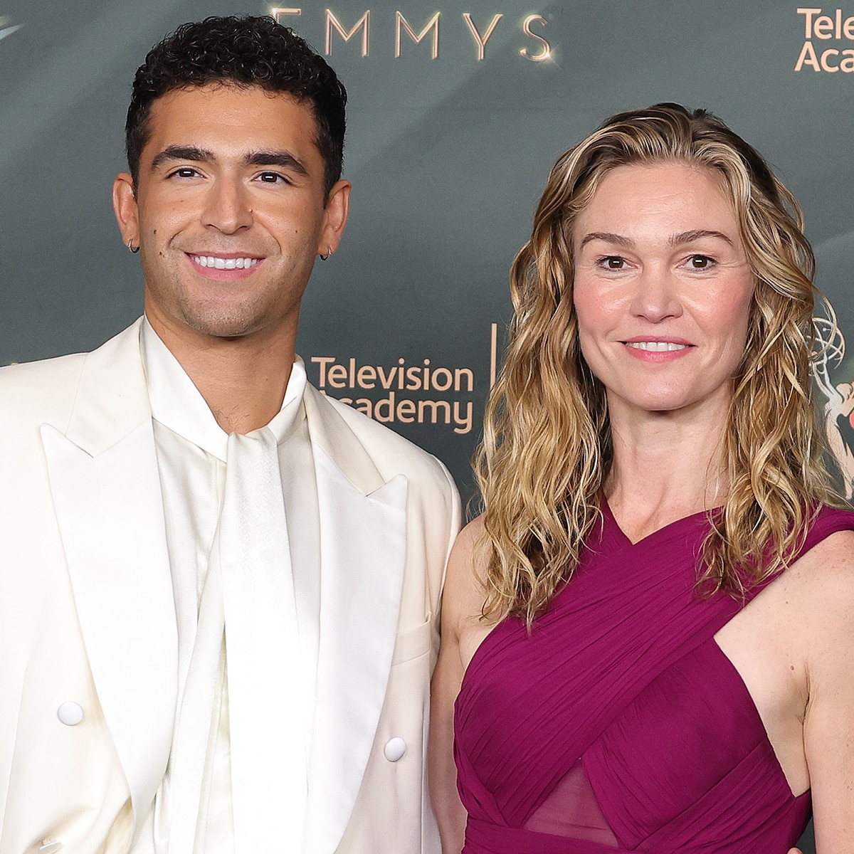 DWTS’ Julia Stiles & Ezra Sosa Tease “Piping Hot” Tea From Rehearsals