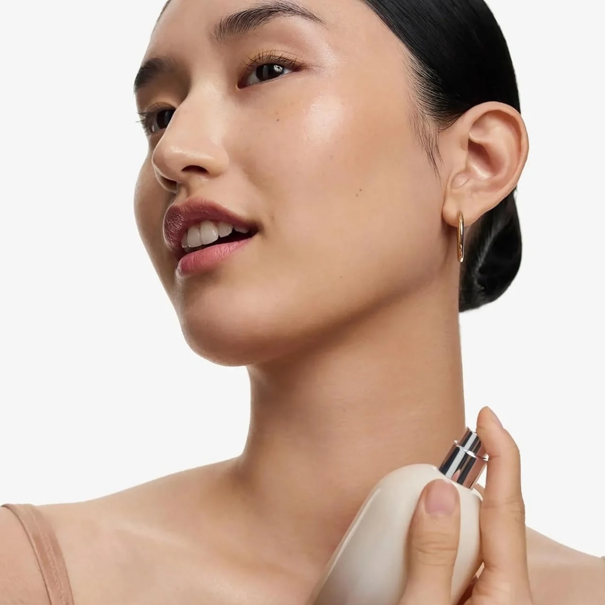 9 Editor-Approved Fresh-Smelling Perfumes for Sensitive Noses