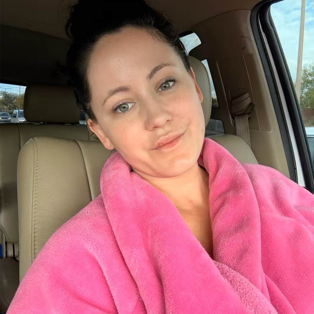 Jenelle Evans Tearfully Details Hospital Stay Over “Excruciating Pain”
