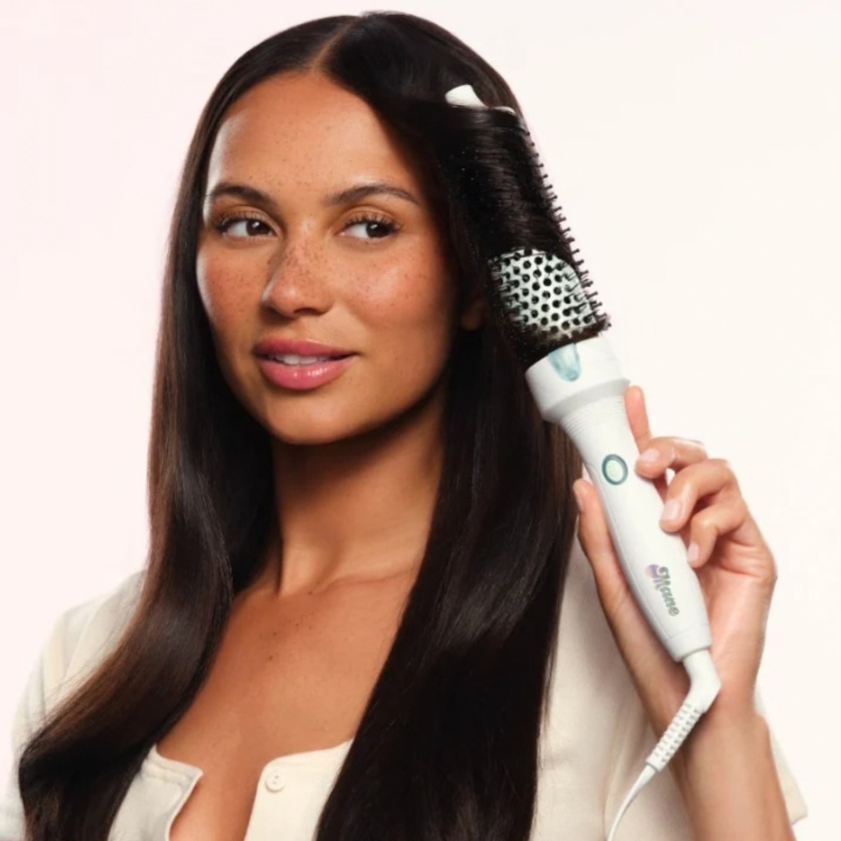 Flatter Your Heart-Shaped Face With These Stylist-Approved Tips