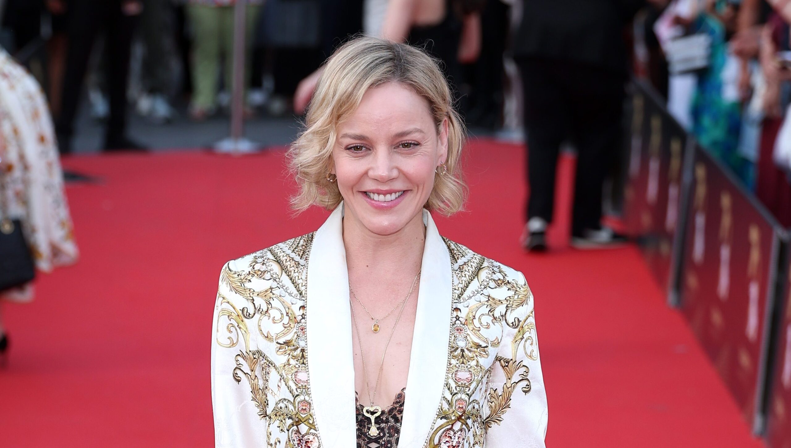 Who Plays Anna Nicole Smith in ‘Trust Me, I’m a Doctor’? Meet Abbie Cornish & the Cast of the New Biopic