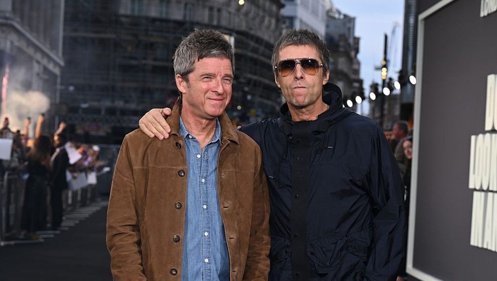 Liam & Noel Gallagher Are Being Weirdly Nice Now, and a Couples Therapist Says That’s the Real Story