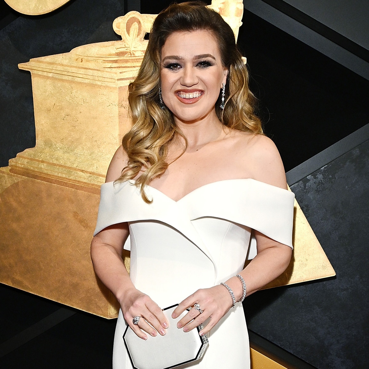 NYC Store Art of Play Responds to Kelly Clarkson’s Claim