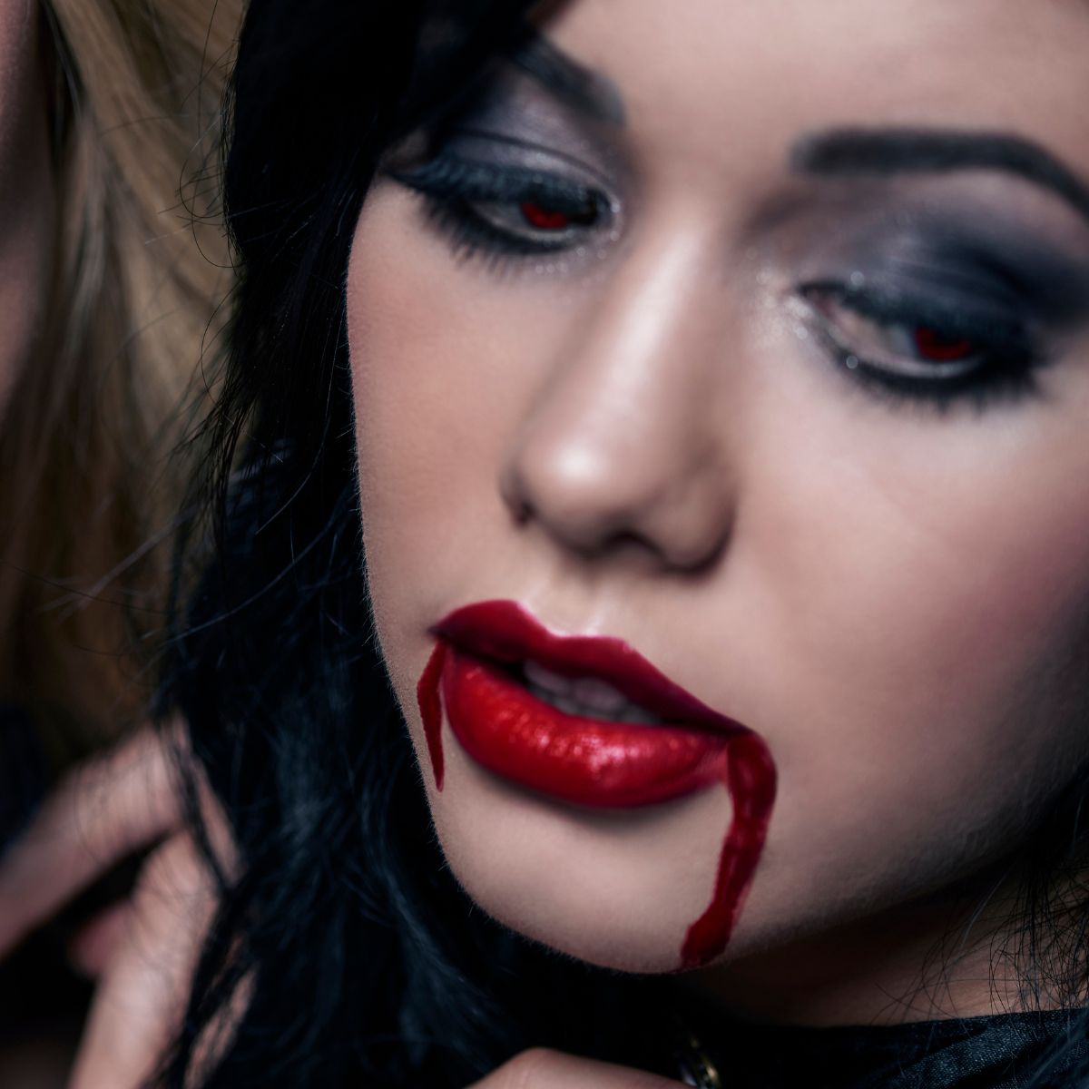 You Don’t Need a Costume To Be Hot on Halloween, Just 6 Makeup Tricks