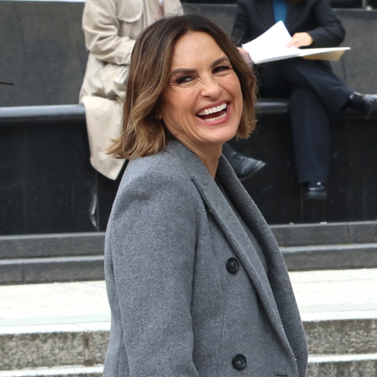 See Mariska Hargitay Crash a Wedding Photoshoot While Filming SVU